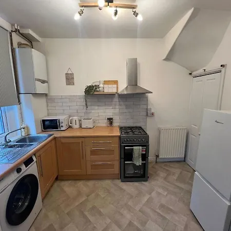 Holiday home Three Bedroom House By Brookland Serviced & Short Lets In With Free Wifi *