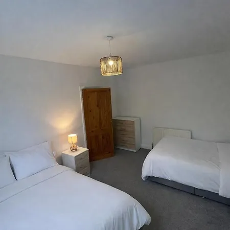 Three Bedroom House By Brookland Serviced & Short Lets In With Free Wifi Holiday home