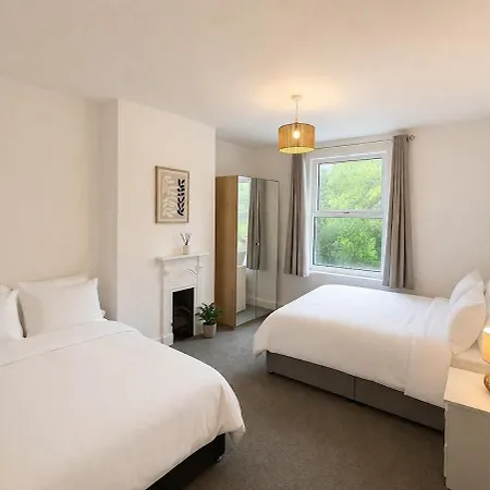 Holiday home Three Bedroom House By Brookland Serviced & Short Lets In With Free Wifi